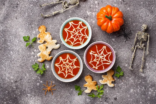 Tomato soup and bread in shape of men. — Stock Photo, Image