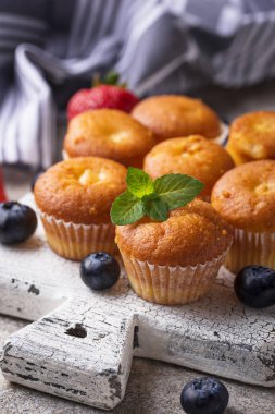 Berry ile yaz mini cupcakes