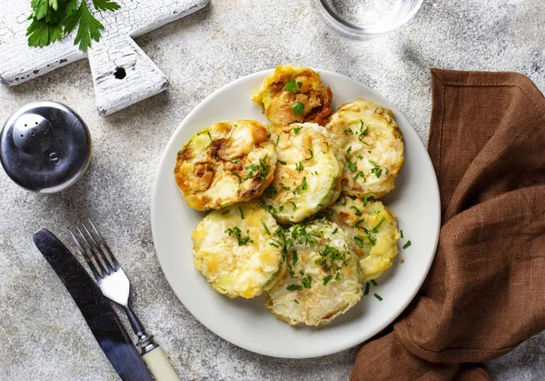 Maydanoz ile kızarmış kabak dilimleri