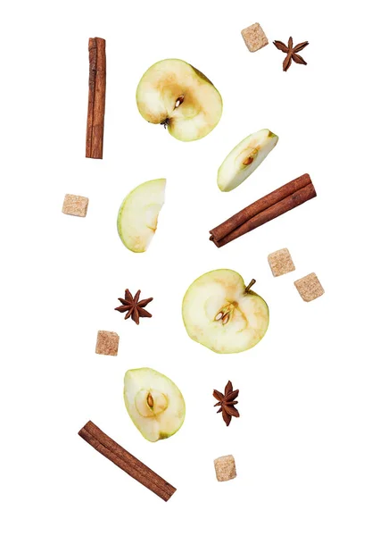 Яблуко, кориця і зірка аніс ізольовані на білому — стокове фото
