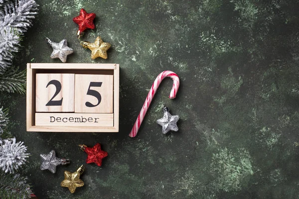 木製カレンダーとクリスマスの背景 — ストック写真