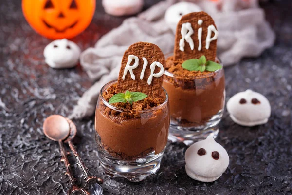 Dessert d'Halloween en forme de tombe — Photo