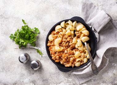 Et sosu ile makarna Bolognese