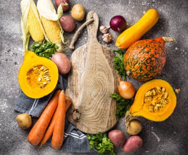 Çeşitli sonbahar sebzeleri. Hasat konsepti