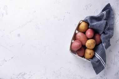 Çiğ organik patates çeşitli