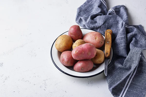 Różnego rodzaju surowe organiczne ziemniaki — Zdjęcie stockowe