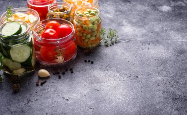 Fermente gıda. Kavanoz sebze korunmuş