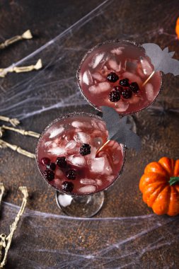 Cadılar Bayramı böğürtlenli ürkütücü içki