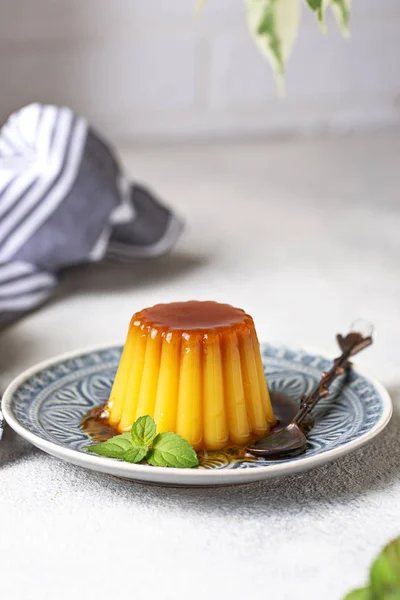 Flan of crème karamel dessert — Stockfoto