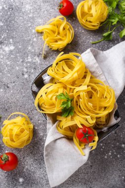 Ham makarna tagliatelle veya Fettuccine