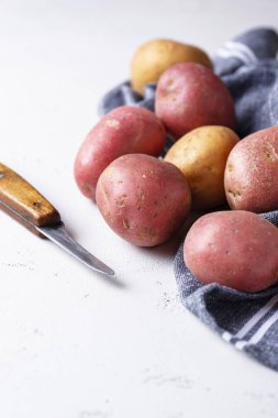 Çiğ organik patates çeşitli