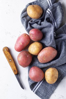 Çiğ organik patates çeşitli