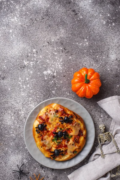 Halloween przerażające pizza urządzone duchy — Zdjęcie stockowe
