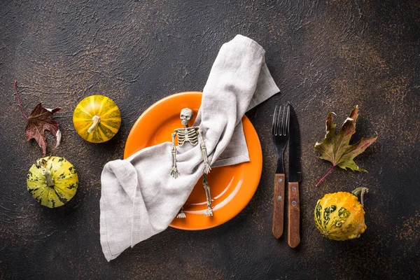 Table d'Halloween avec citrouille — Photo