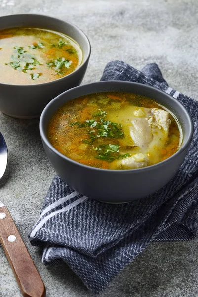 Kaldu ayam atau sup dengan sayuran — Stok Foto