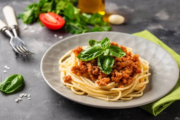 Pasta boloñesa. Espaguetis con salsa de carne —  Fotos de Stock