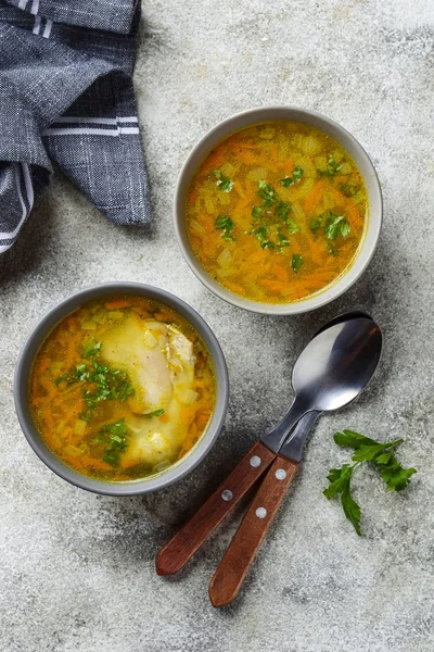 Kaldu ayam atau sup dengan sayuran — Stok Foto