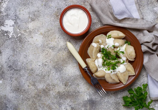 Pierogi z ziemniakami, danie ukraińskie — Zdjęcie stockowe