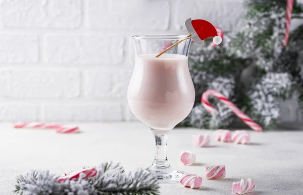 Cóctel de Navidad rosa con malvavisco — Foto de Stock