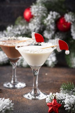 Noel çikolatalı kar tanesi martini kokteyli.
