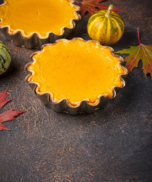 Traditional american homemade pumpkin pie — Stock Photo, Image