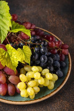 Çeşitli üzümler.