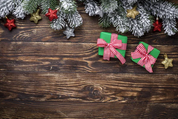 Noel hediye kutuları ve ağaç — Stok fotoğraf