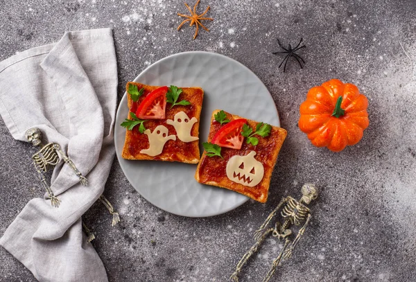 Sandwichs d'Halloween avec fantôme et citrouille — Photo