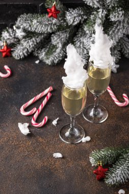 Şampanya ya da pamuk şeker ile kovboyculuk