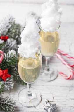 Şampanya ya da pamuk şeker ile kovboyculuk