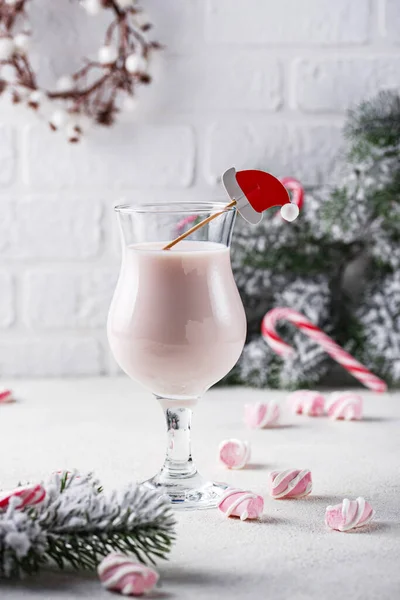 Cóctel de Navidad rosa con malvavisco — Foto de Stock