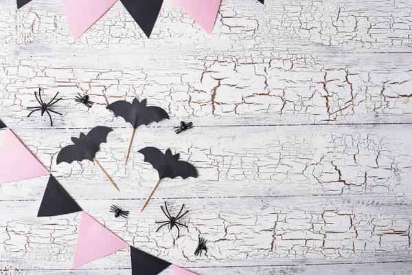 Rosa und schwarze Dekoration für Halloween — Stockfoto
