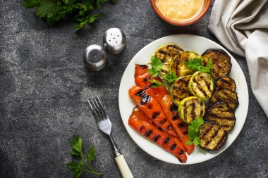 Izgara sebzeler. Yaz vegan gıda