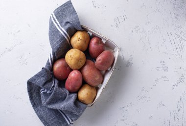 Çiğ organik patates çeşitli