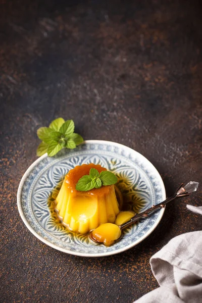 Flan of crème karamel dessert — Stockfoto