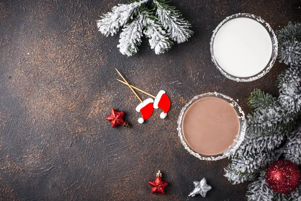 Christmas chocolate snowflake martini cocktail — Stock Photo, Image