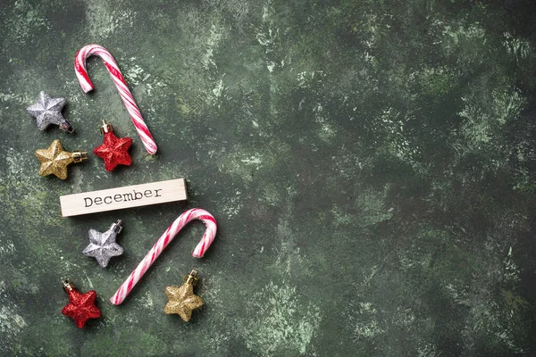 光沢のあるキラキラ星とクリスマスの背景 — ストック写真