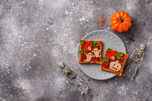 Sandwichs d'Halloween avec fantôme et citrouille — Photo