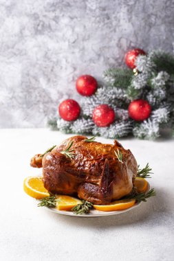 Tatil için fırında hindi veya tavuk.