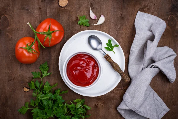 Salsa de tomate casera fresca con ajo — Foto de Stock