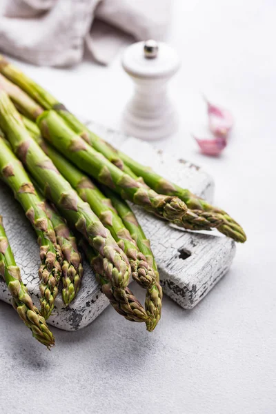 Fresh raw ripe green asparagus — Stock Photo, Image