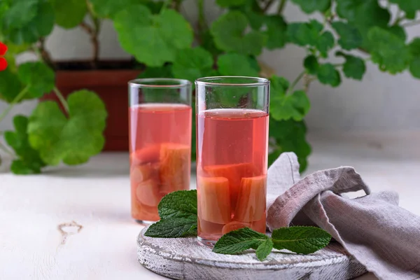 Vitamina saudável ruibarbo bebida de verão — Fotografia de Stock