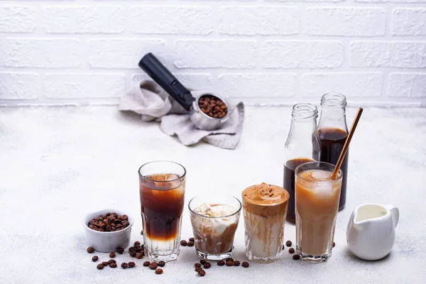 Bebida de café fria na moda diferente — Fotografia de Stock