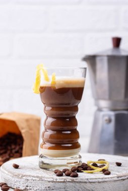 Kanarya usulü barraquito kahvesi