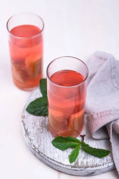 Vitamina saudável ruibarbo bebida de verão — Fotografia de Stock