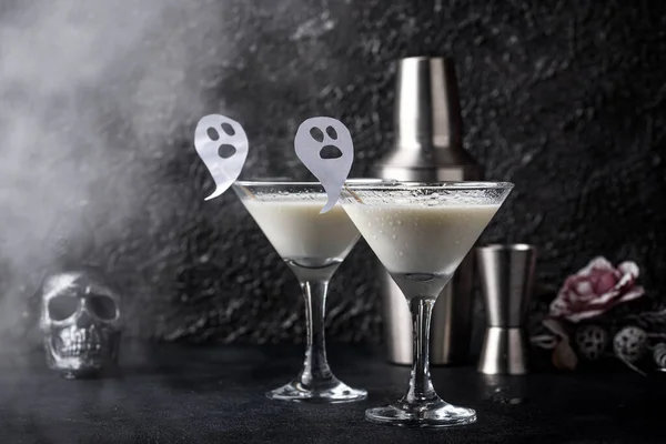 Halloween-Drink Liquid Ghost. Kokosnusscocktail — Stockfoto