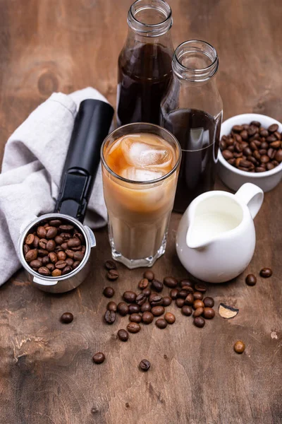 Kopi dingin dengan es dan susu — Stok Foto