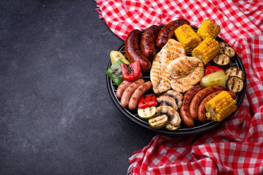 Izgara sosis, et ve sebze..