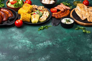 Izgara sosis, et ve sebze..