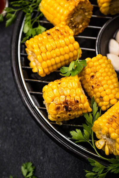 Grilovaná kukuřice. Letní veganské jídlo — Stock fotografie